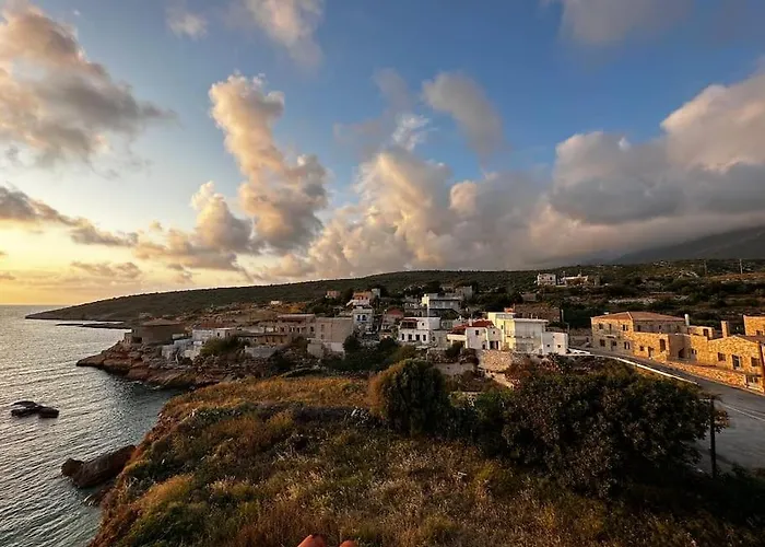 Cliffside Cozy Villa W/ Seaviews