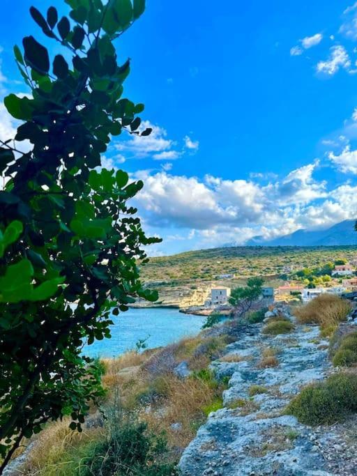 Cliffside Cozy W/ Seaviews * Mézapos