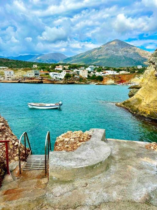 Cliffside Cozy W/ Seaviews * Mézapos
